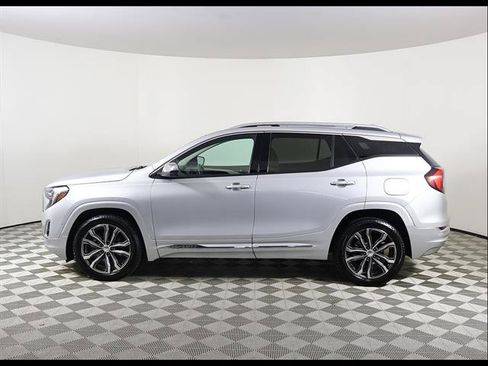 Used 2020 GMC Terrain Denali w/ Denali Premium Package FWD image 3