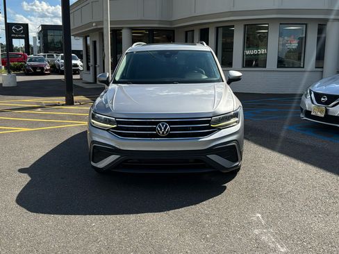 Used 2022 Volkswagen Tiguan SE w/ Panoramic Sunroof Package AWD/4WD image 2
