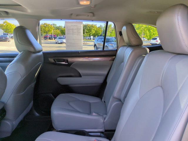 Used 2023 Toyota Highlander Limited AWD/4WD image 14