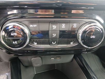 Certified 2025 Chevrolet Trax ACTIV w/ Driver Confidence Package