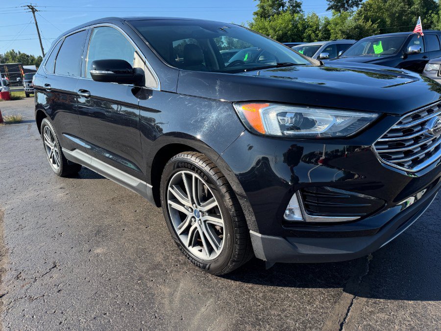 Used 2019 Ford Edge Titanium w/ Cold Weather Package AWD/4WD image 12