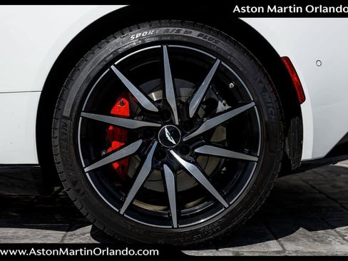 Used 2019 Aston Martin DB11 Volante image 40