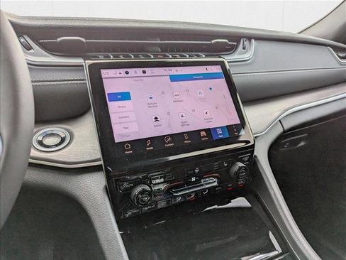 New 2025 Jeep Grand Cherokee Limited w/ Black Appearance Package image 14