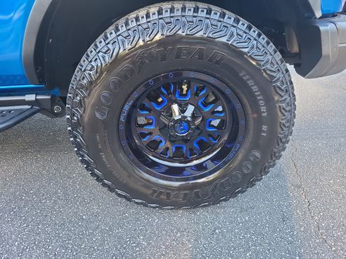 Used 2025 Ford Bronco Badlands image 10