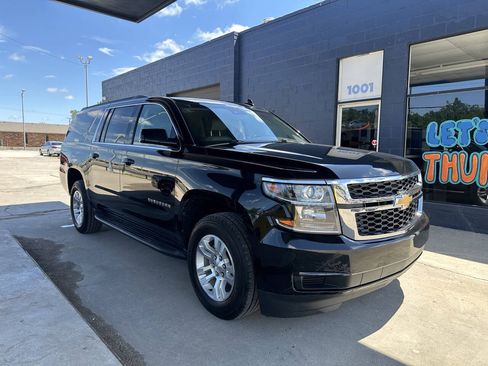 Used 2019 Chevrolet Suburban LT RWD image 2