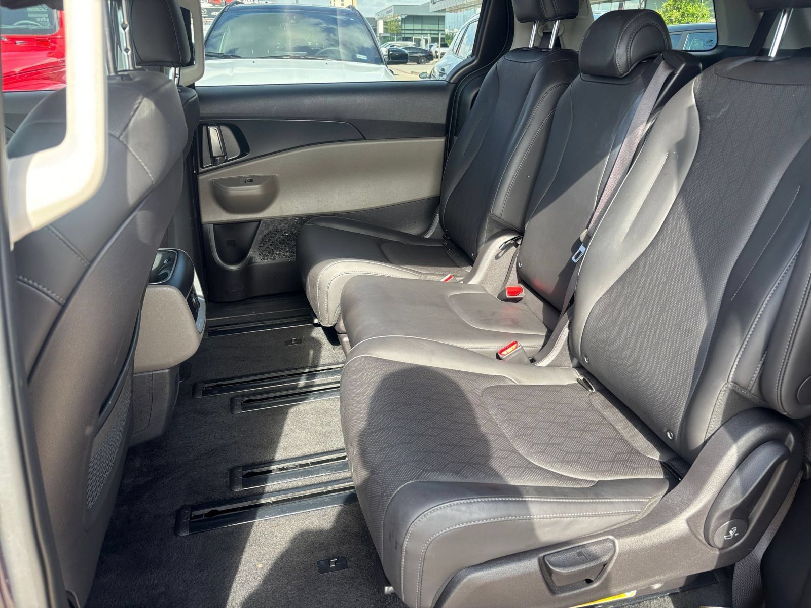 Used 2026 Kia Carnival FWD image 25