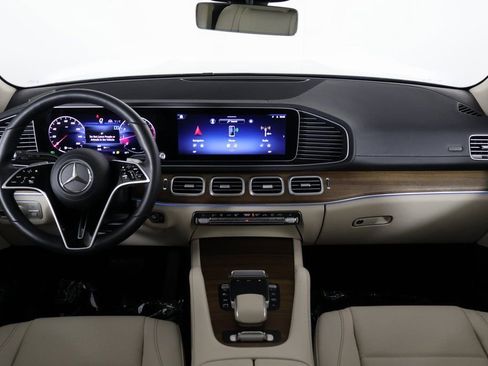 Certified 2025 Mercedes-Benz GLS 450 4MATIC image 8