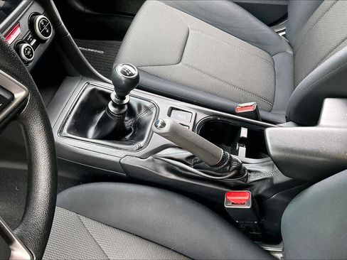 Used 2021 Subaru Crosstrek 2.0i image 14