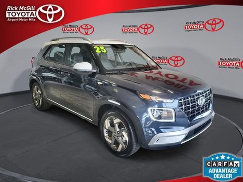 Used 2025 Hyundai Venue Limited FWD image 1