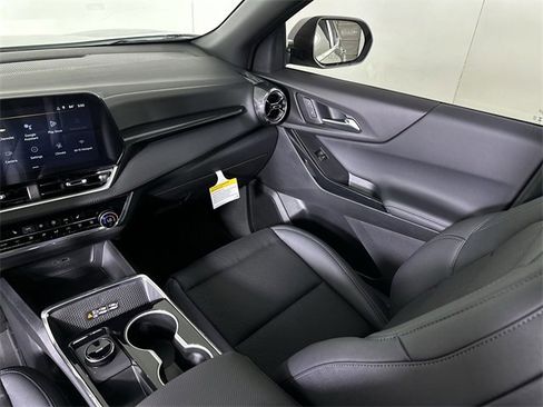 New 2026 Chevrolet Equinox LT w/ Convenience Package II image 35