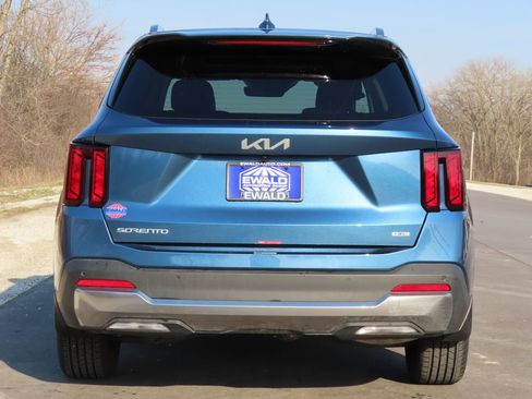 Certified 2025 Kia Sorento EX w/ EX Panoramic Sunroof Package image 5