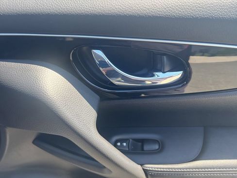 Used 2018 Nissan Rogue Sport SL AWD/4WD image 33