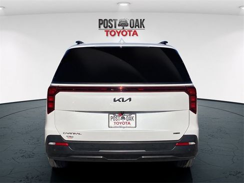 Used 2025 Kia Carnival SX w/ SX Dark Edition Package image 6