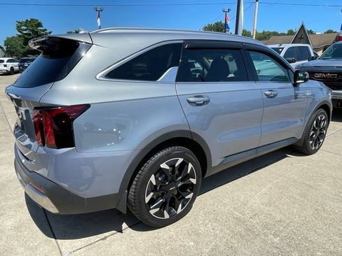 Used 2025 Kia Sorento EX w/ Panoramic Sunroof Package FWD image 3