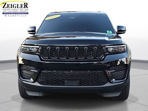 Certified 2022 Jeep Grand Cherokee Altitude image 2