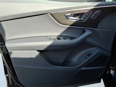 Used 2025 Audi Q7 3.0T Prestige image 13