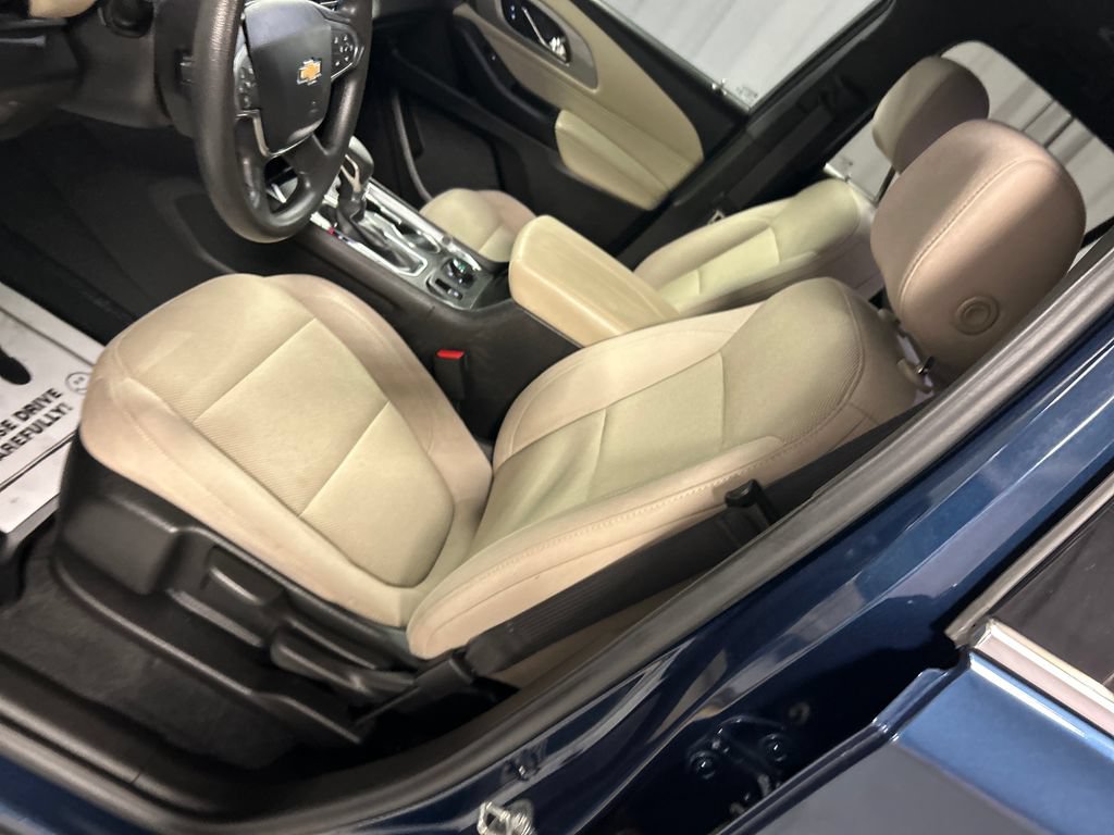 Used 2023 Chevrolet Traverse LS FWD image 11