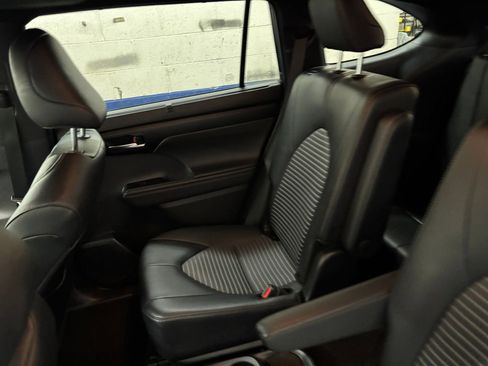 Used 2025 Toyota Highlander XSE AWD/4WD image 39