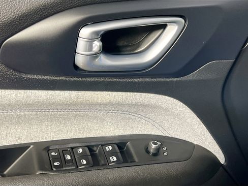 Used 2024 Jeep Compass Latitude image 16