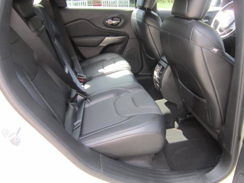 Used 2019 Jeep Cherokee High Altitude AWD/4WD image 13