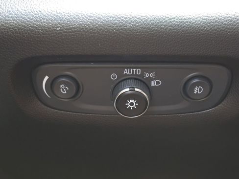 Used 2020 Chevrolet Traverse LT image 30