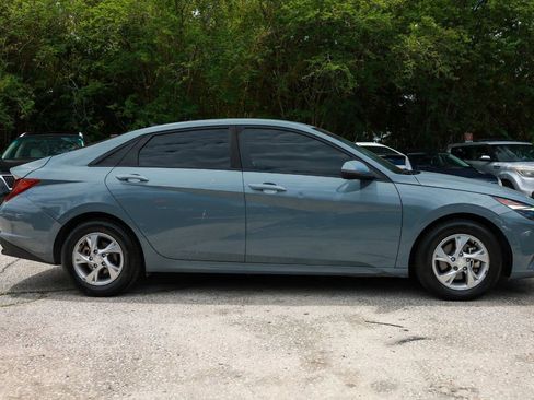 Used 2021 Hyundai Elantra SE FWD image 7
