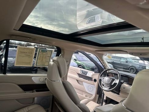 Used 2020 Lincoln Navigator Reserve w/ Luxury Package image 17