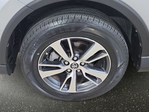 Used 2018 Toyota RAV4 XLE FWD image 33