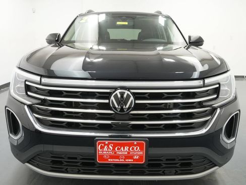 Used 2024 Volkswagen Atlas SE AWD/4WD image 2