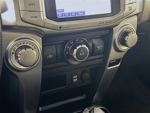 Used 2016 Toyota 4Runner SR5 Premium image 18