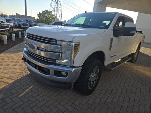 Used 2019 Ford F250 Lariat w/ Lariat Value Package image 2
