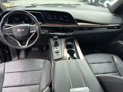 Used 2024 Cadillac Escalade ESV Premium Luxury image 11