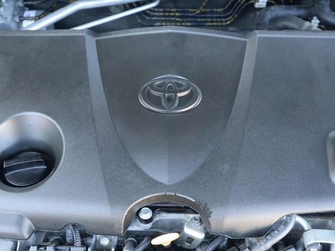 Used 2019 Toyota Camry SE w/ Carpet Mat Package image 30