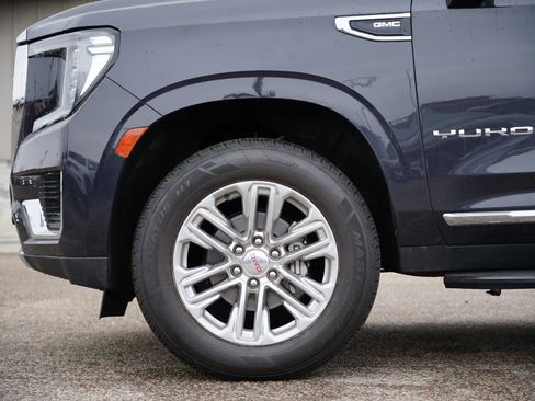 Used 2023 GMC Yukon XL SLT image 13