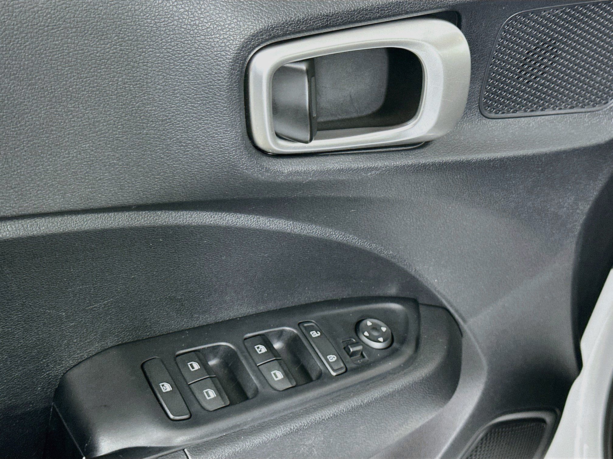 Used 2025 Hyundai Venue SEL FWD image 15
