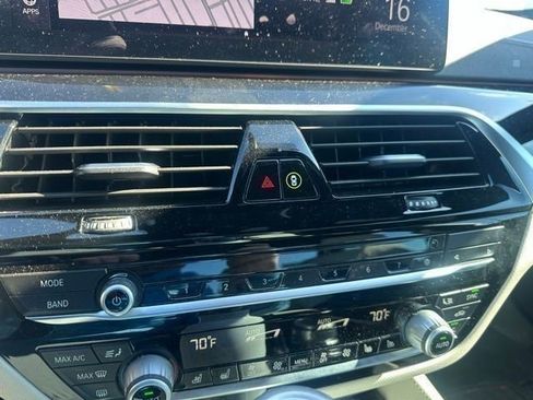 Used 2021 BMW M550i xDrive w/ Premium Package image 50