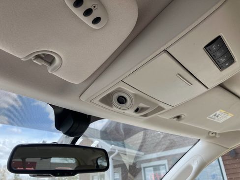 Used 2009 Chrysler Town & Country Limited w/ Entertainment Group #3 FWD image 15