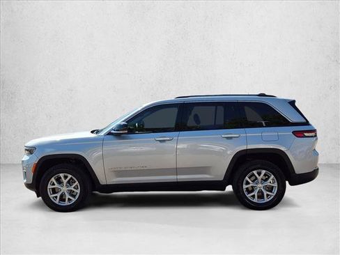 Used 2023 Jeep Grand Cherokee Limited w/ Luxury Tech Group II AWD/4WD image 9
