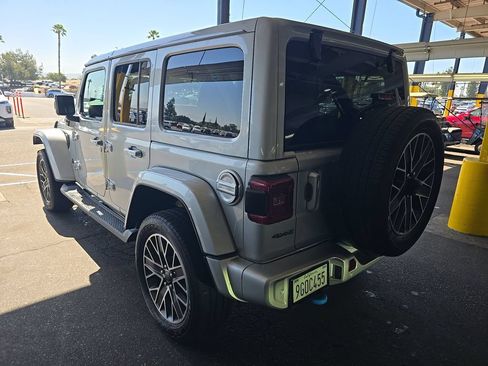 Used 2023 Jeep Wrangler Unlimited Sahara AWD/4WD image 4