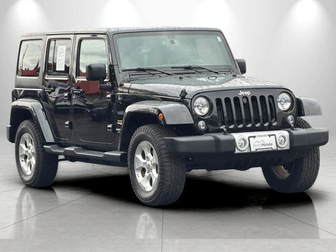 Used 2015 Jeep Wrangler Unlimited Sahara w/ Max Tow Package AWD/4WD image 9