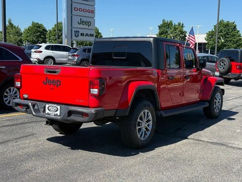 Used 2023 Jeep Gladiator Sport AWD/4WD image 3