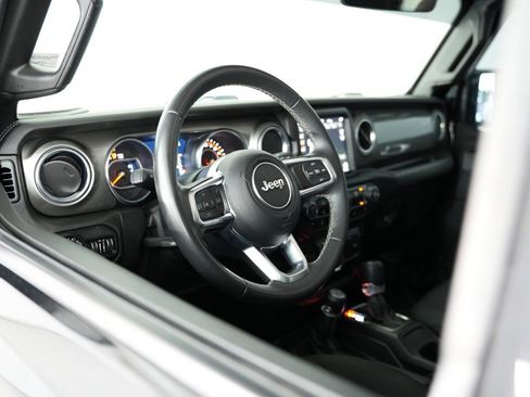 Used 2019 Jeep Wrangler Unlimited Sahara w/ Uconnect 4C Nav & Sound Group AWD/4WD image 5