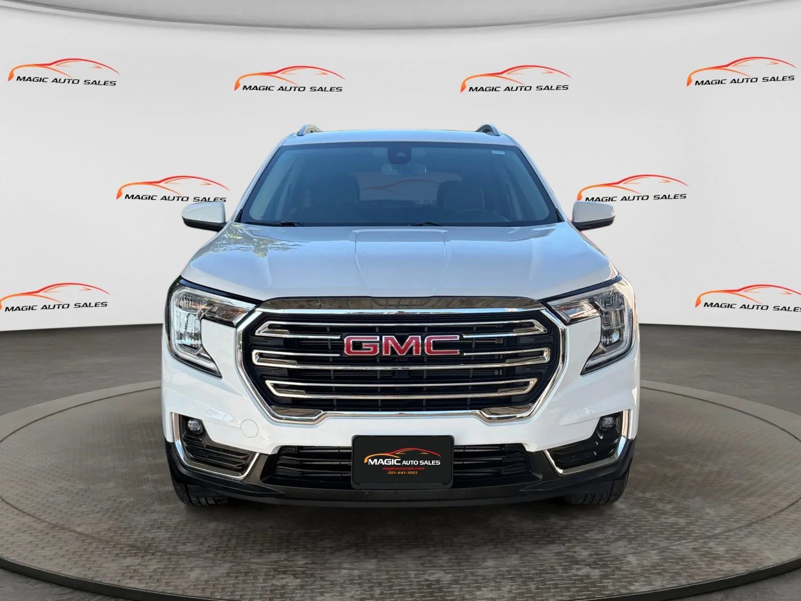 Used 2022 GMC Terrain SLT w/ LPO, Floor Liner Package AWD/4WD image 3