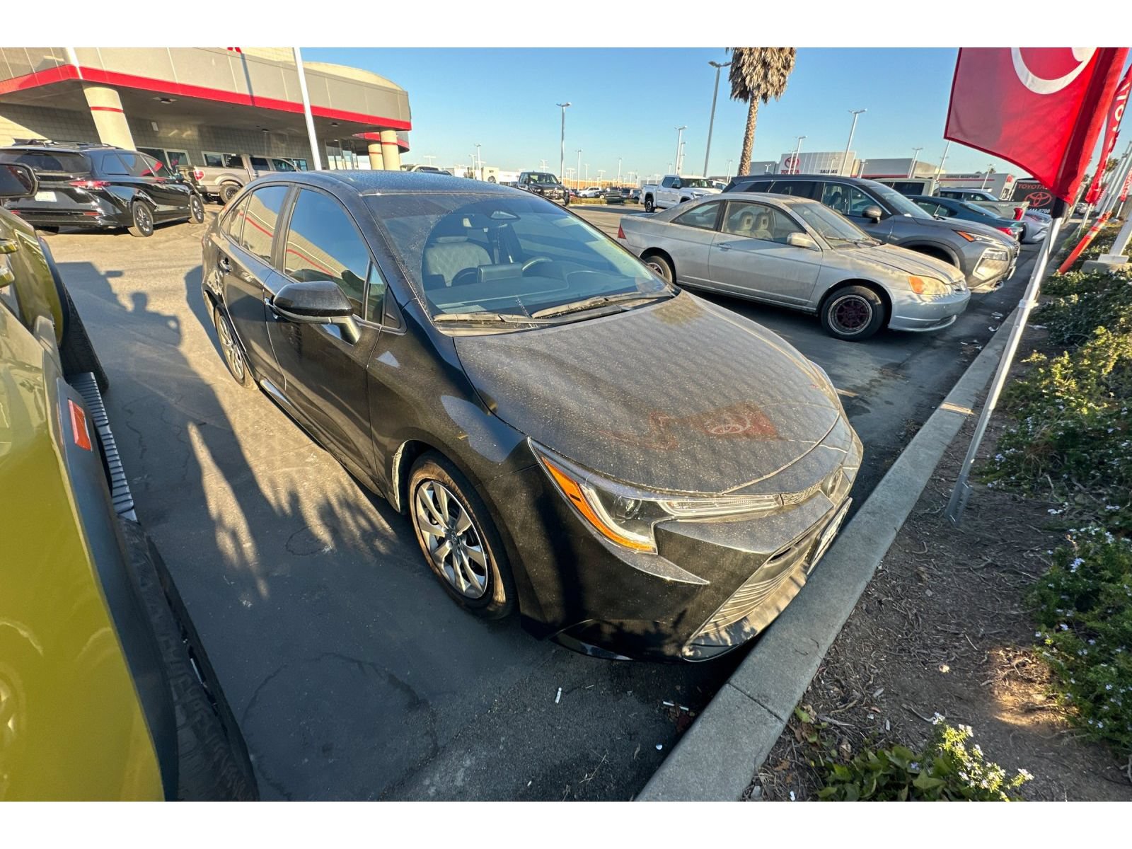 Used 2025 Toyota Corolla LE FWD image 2