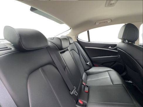 Used 2025 Genesis G70 2.5T RWD image 27