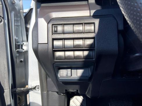 Used 2025 Toyota Tacoma SR5 AWD/4WD image 36