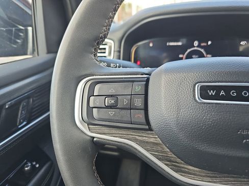 Used 2024 Jeep Wagoneer L Series II w/ Flexible Seating Group image 19