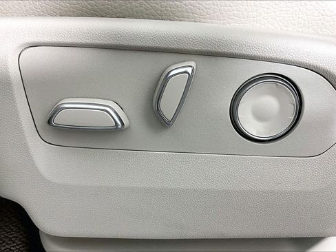 Used 2026 GMC Yukon XL Denali w/ Sun & Power Step Package image 31