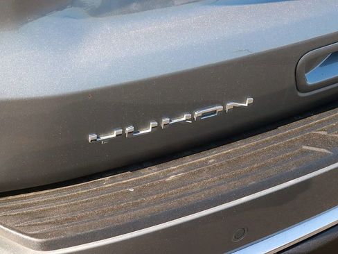 Used 2025 GMC Yukon XL Denali AWD/4WD image 7