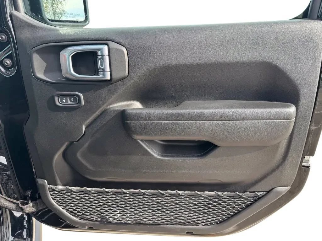 Used 2022 Jeep Gladiator Rubicon w/ Auxiliary Switch Group AWD/4WD image 15